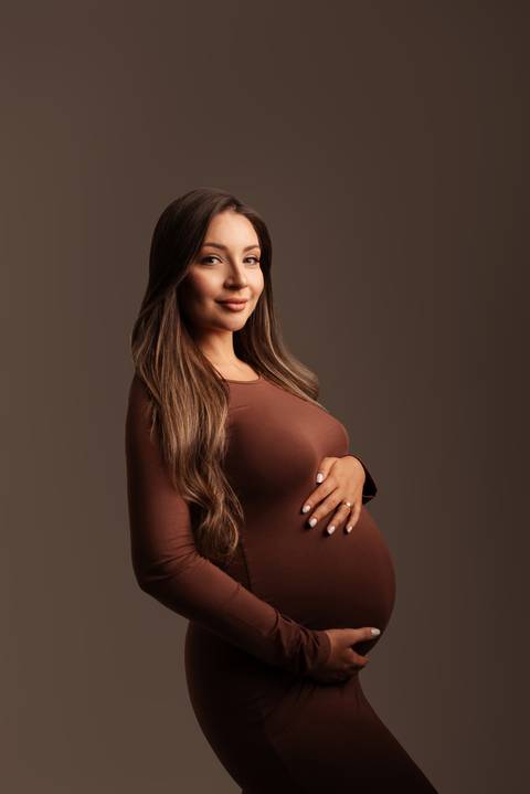 ensaio gestante em estúdio com pet'