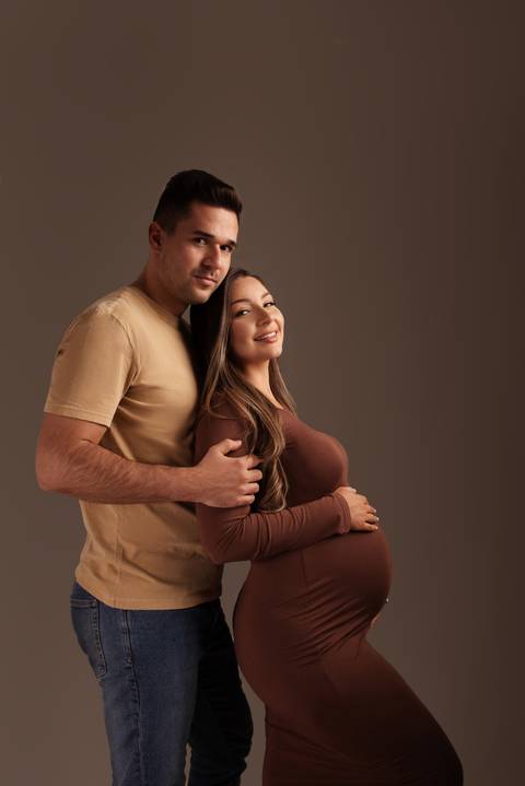 ensaio gestante em estúdio com pet'