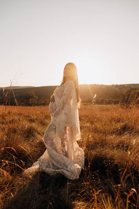 Ensaio gestante ao por do sol estilo boho'