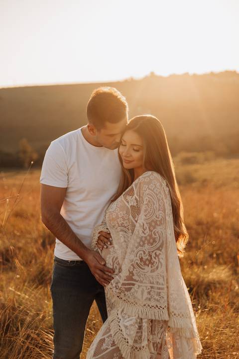 Ensaio gestante ao por do sol estilo boho'