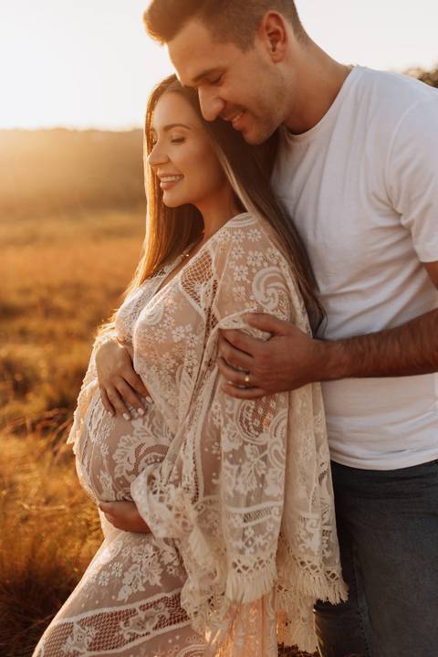 Ensaio gestante ao por do sol estilo boho'