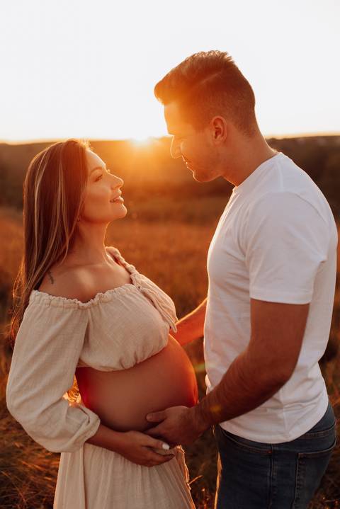 Ensaio gestante ao por do sol estilo boho'