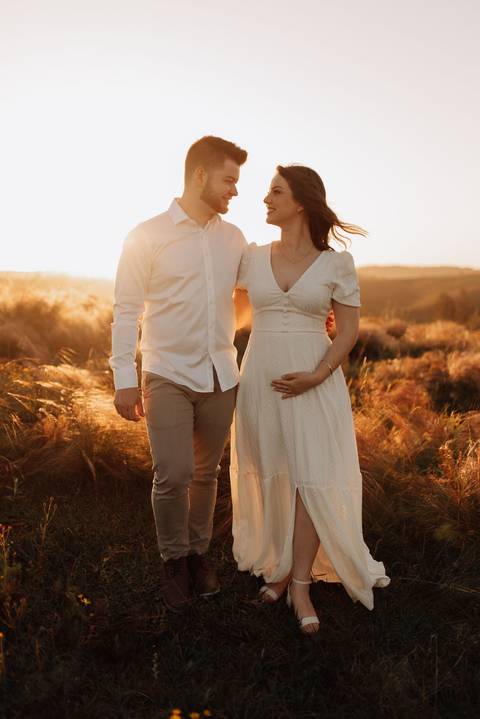 Ensaio ao por do sol revelando o sexo do bebê!

'