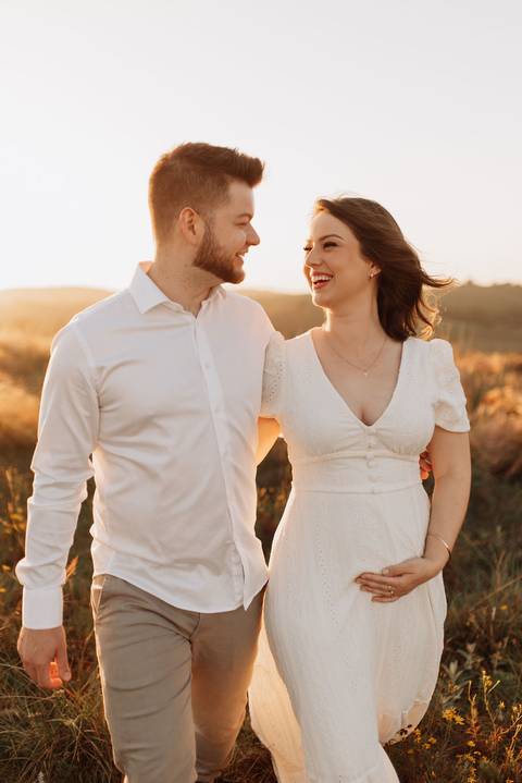 Ensaio ao por do sol revelando o sexo do bebê!

'