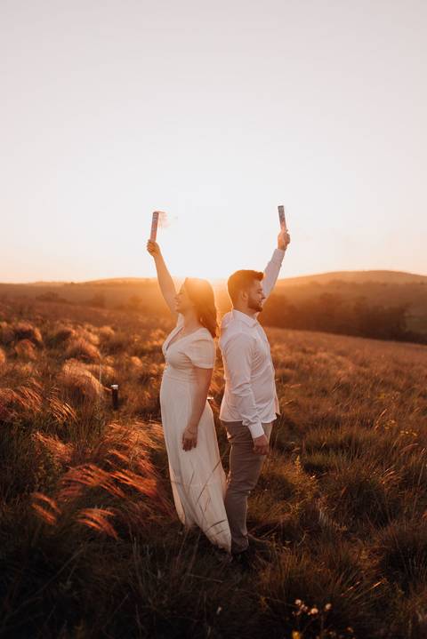 Ensaio ao por do sol revelando o sexo do bebê!

'