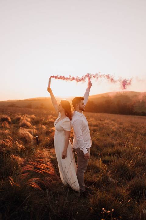 Ensaio ao por do sol revelando o sexo do bebê!

'