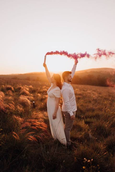 Ensaio ao por do sol revelando o sexo do bebê!

'