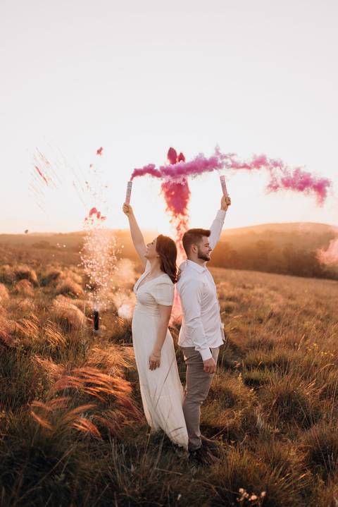 Ensaio ao por do sol revelando o sexo do bebê!

'