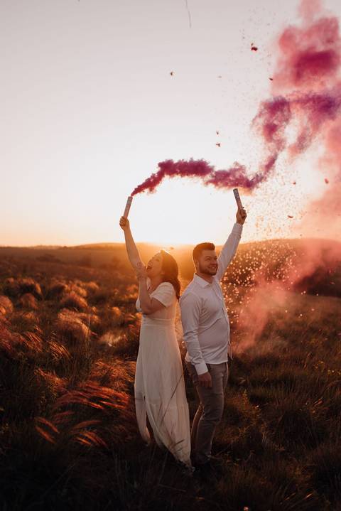 Ensaio ao por do sol revelando o sexo do bebê!

'