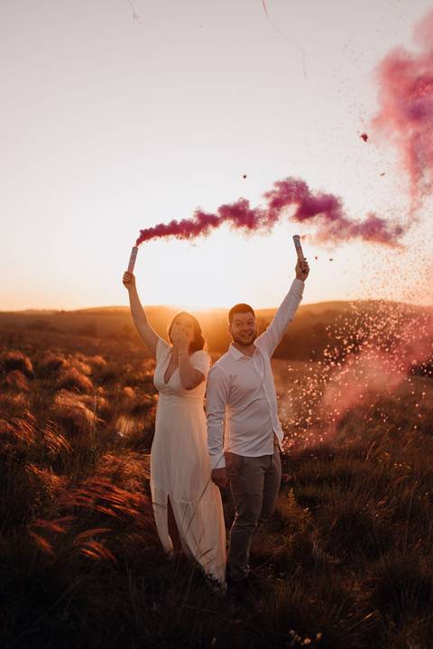 Ensaio ao por do sol revelando o sexo do bebê!

'