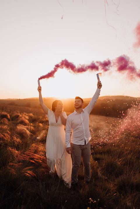 Ensaio ao por do sol revelando o sexo do bebê!

'