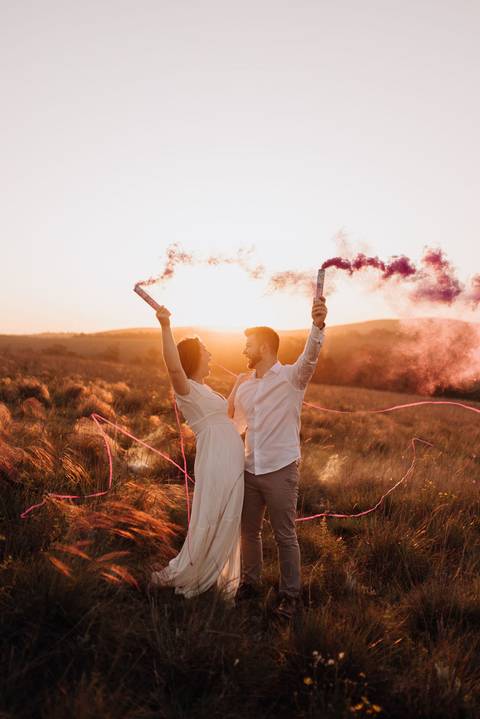 Ensaio ao por do sol revelando o sexo do bebê!

'