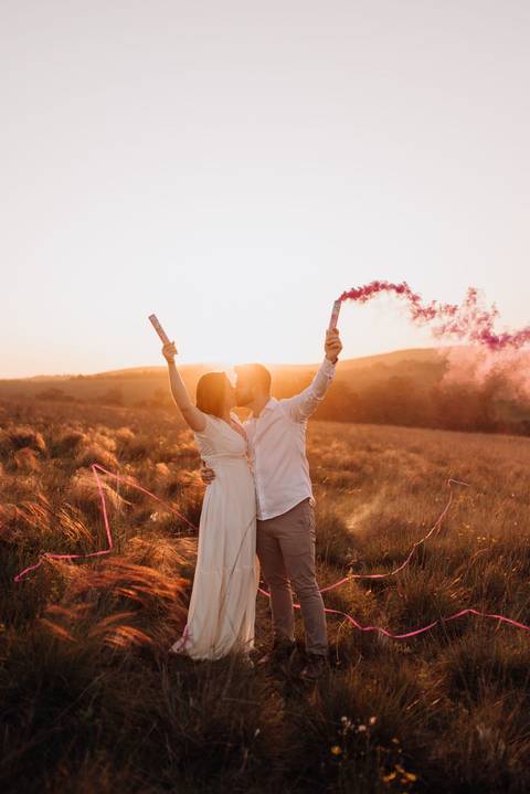 Ensaio ao por do sol revelando o sexo do bebê!

'