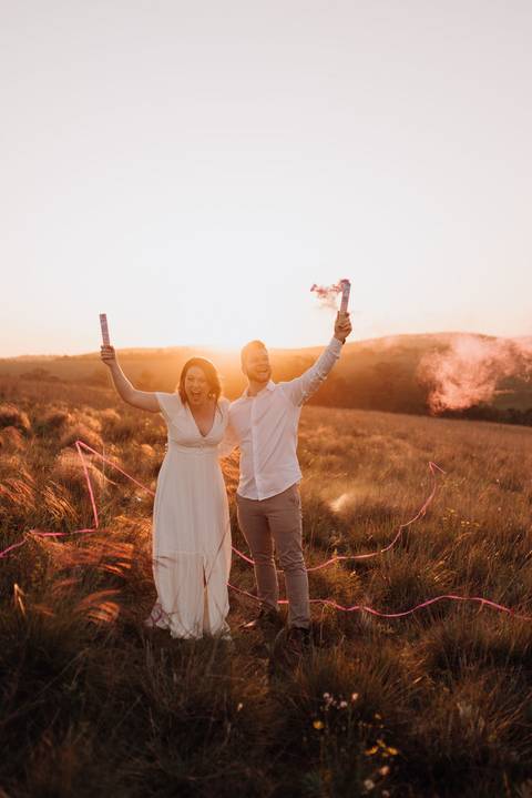 Ensaio ao por do sol revelando o sexo do bebê!

'