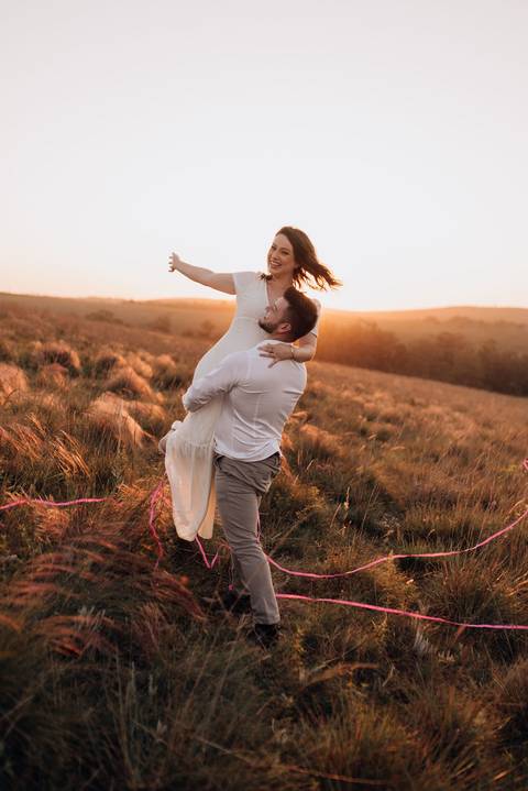 Ensaio ao por do sol revelando o sexo do bebê!

'