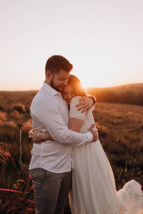 Ensaio ao por do sol revelando o sexo do bebê!

'