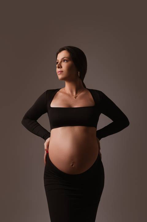 Ensaio gestante em estúdio fotográfico'