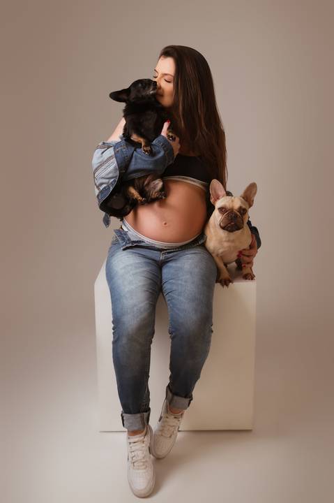 Ensaio gestante em estúdio fotográfico'