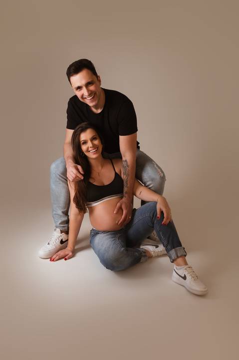 Ensaio gestante em estúdio fotográfico'