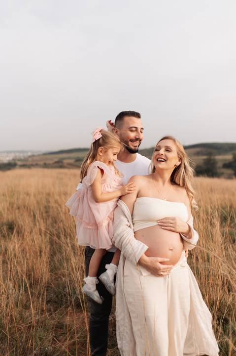 Ensaio externo gestante, com irmã'