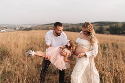 Ensaio externo gestante, com irmã'