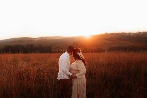 Ensaio gestante externo com por do sol'