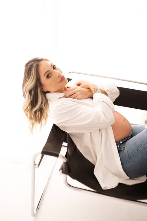 ensaio gestante em estudio'