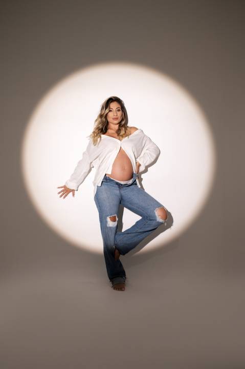 ensaio gestante em estudio'