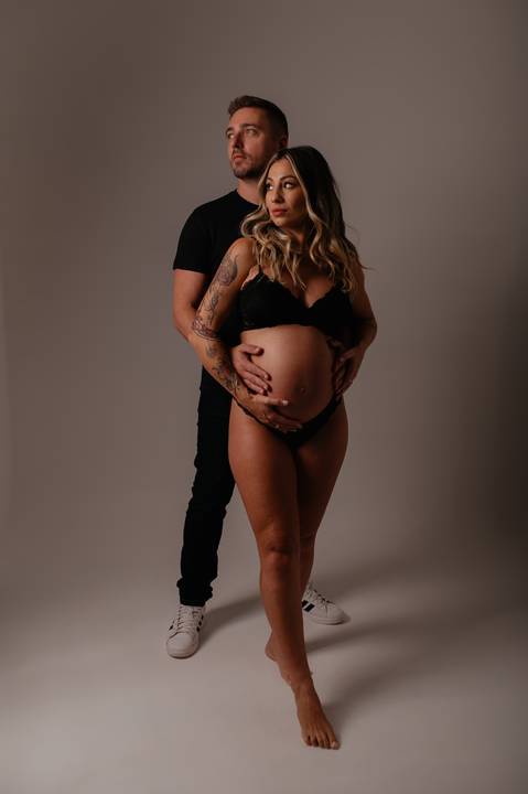 ensaio gestante em estudio'