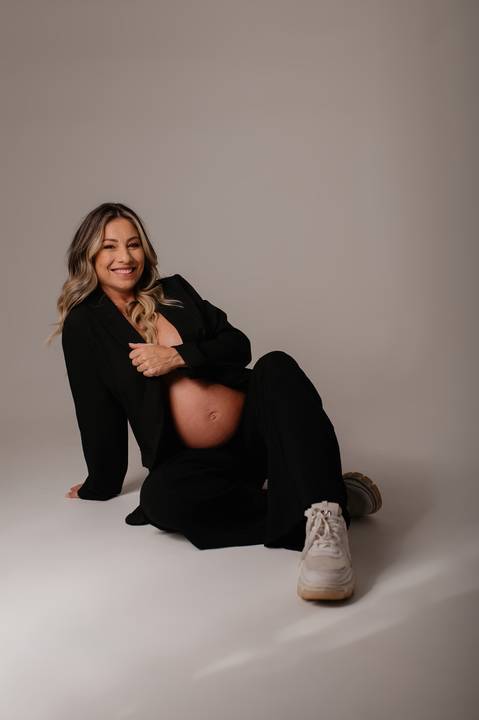 ensaio gestante em estudio'