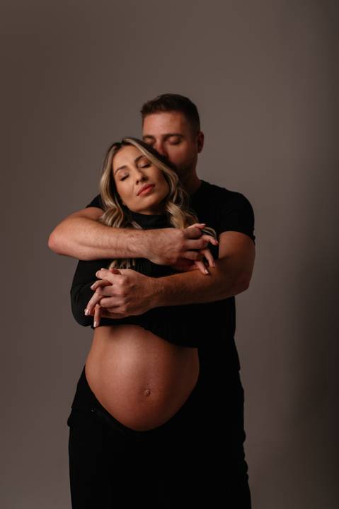 ensaio gestante em estudio'