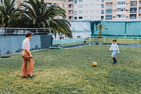 Reportagem fotográfica de comunhão em igreja'