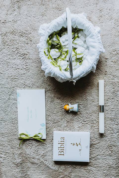 Reportagem fotográfica de comunhão em igreja'