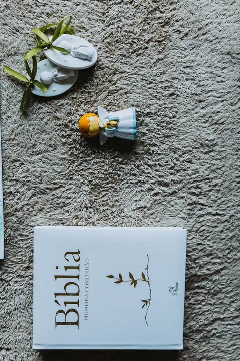 Reportagem fotográfica de comunhão em igreja'