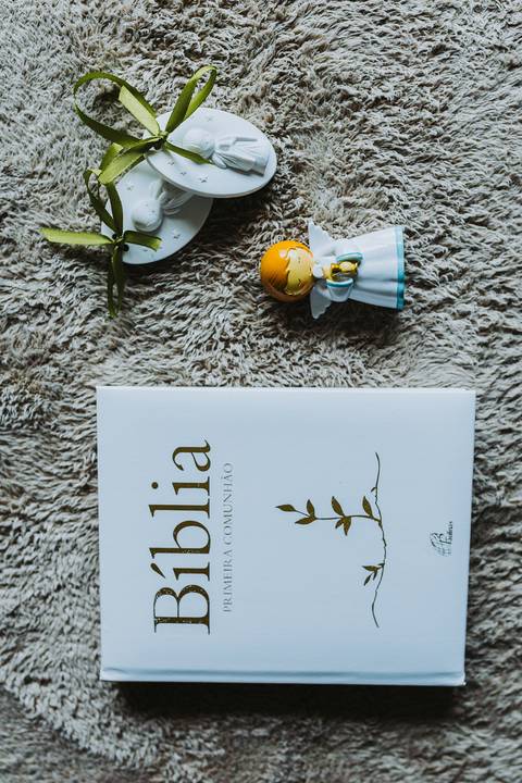 Reportagem fotográfica de comunhão em igreja'