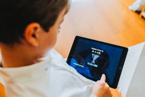 Reportagem fotográfica de comunhão em igreja'