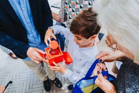 Reportagem fotográfica de comunhão em igreja'