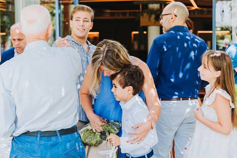 Reportagem fotográfica de comunhão em igreja'