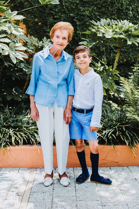 Reportagem fotográfica de comunhão em igreja'