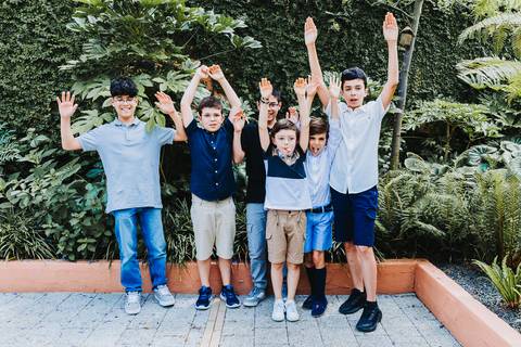 Reportagem fotográfica de comunhão em igreja'