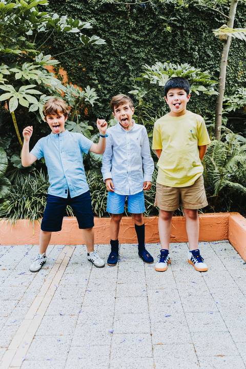 Reportagem fotográfica de comunhão em igreja'