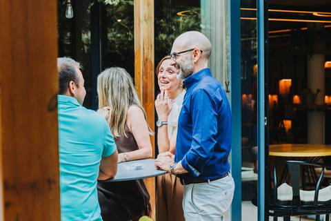 Reportagem fotográfica de comunhão em igreja'
