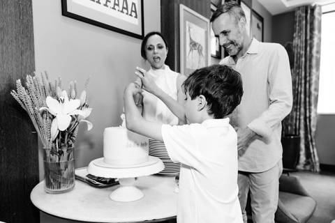 Reportagem fotográfica de comunhão em igreja'