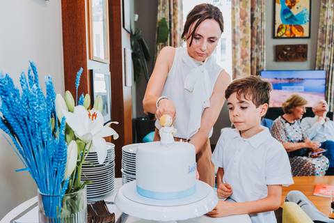 Reportagem fotográfica de comunhão em igreja'