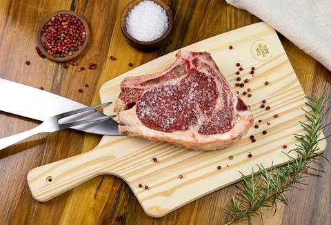 Tábua com carne crua'