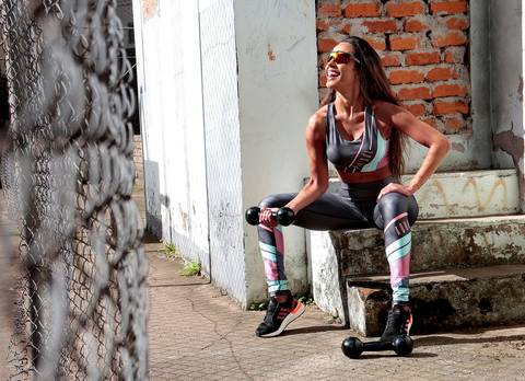 Musculação feminina ao ar livre'