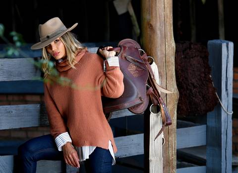 Moda feminina em estábulo'