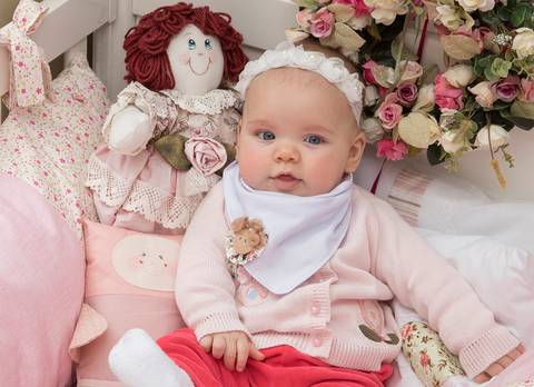 Bebê com roupa de inverno'