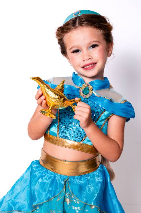 Fotografia infantil na Barra da Tijuca. Ensaio fotográfico, retrato infantil tema Disney Jasmine. Fotos da fotógrafa de família e casamento Jaque Salles Fotografia.'