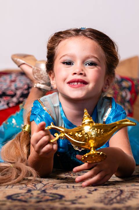 Fotografia infantil na Barra da Tijuca. Ensaio fotográfico, retrato infantil tema Disney Jasmine. Fotos da fotógrafa de família e casamento Jaque Salles Fotografia.'